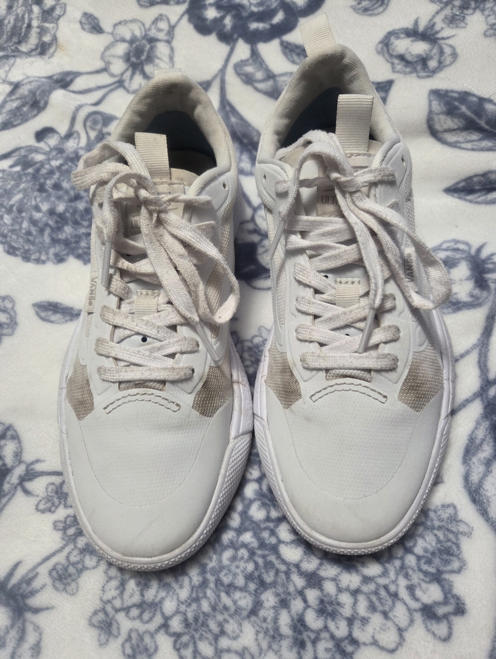 Vans Women's White and Cream Low-Top Sneakers